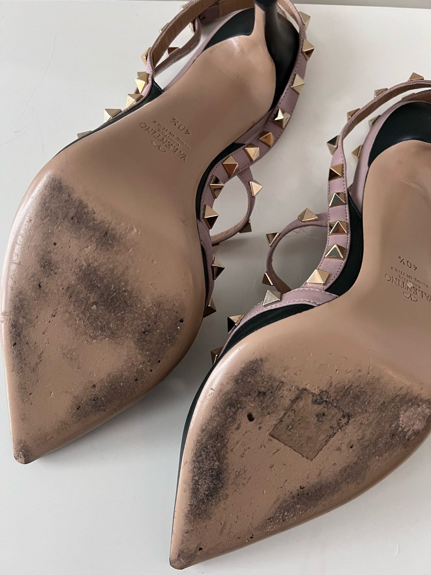 Valentino Garavani Black/Pink Rockstud Pumps-Size 40.05