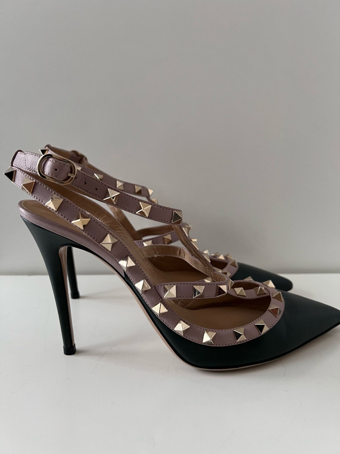 Valentino Garavani Black/Pink Rockstud Pumps-Size 40.05